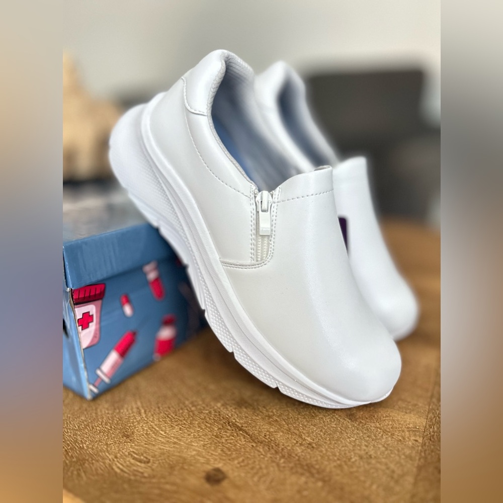 Hawkwell Arch Support Nurse Shoes-Gloffy White